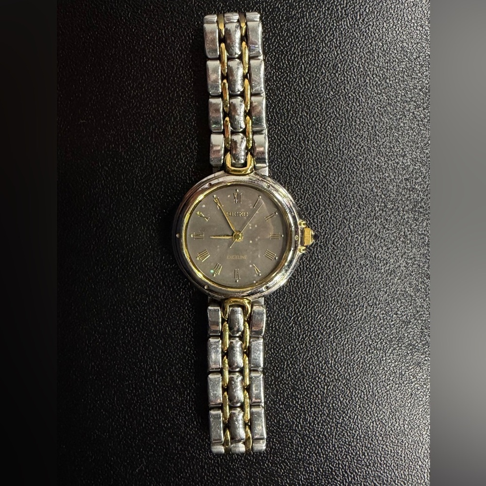 Seiko vintage 1995 Two-Tone Silver and Gold Women's Watch - Picture 6 of 6